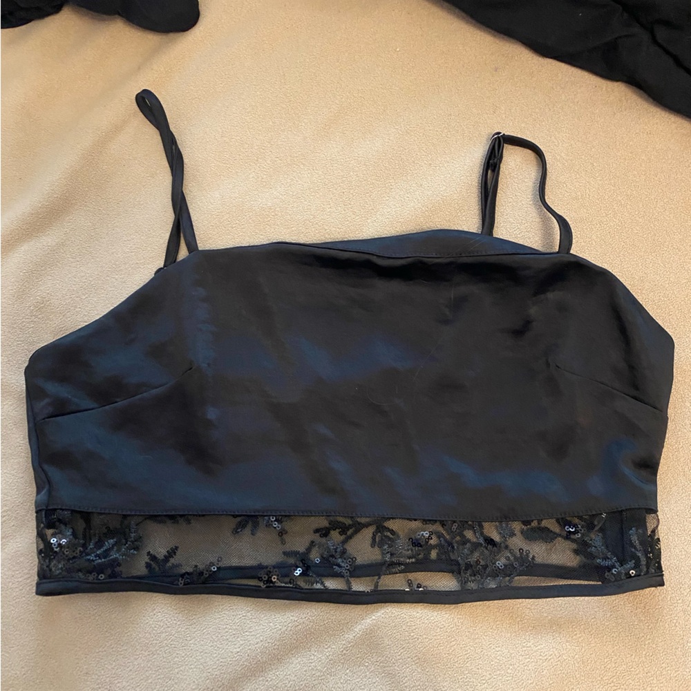 Woman’s lace cropped top